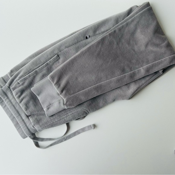 GOODLIFE Brand – 2-Piece Velvet Track Suit
Men’s Small (can work as unisex) - Picture 7 of 8